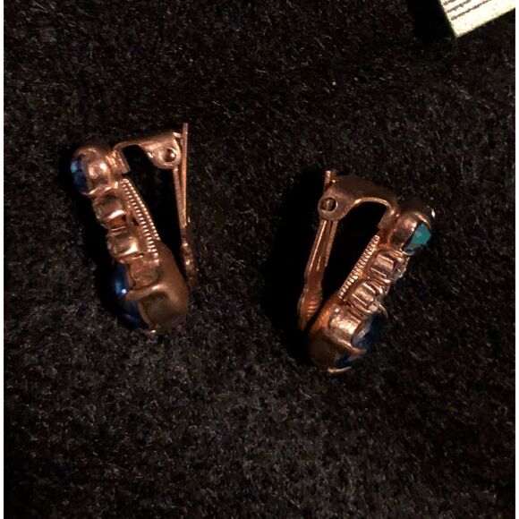 Vintage Aurora Borealis Iridescent Blue Crystal Clip-on Earrings, 50's Era - Picture 3 of 11